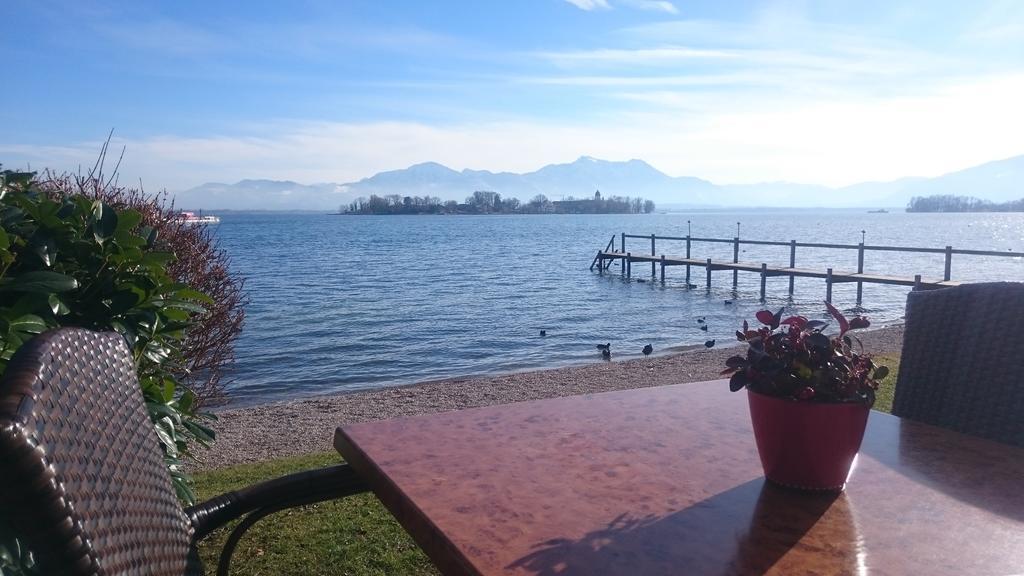Hotel Peterlhaus Frauenchiemsee Exterior foto